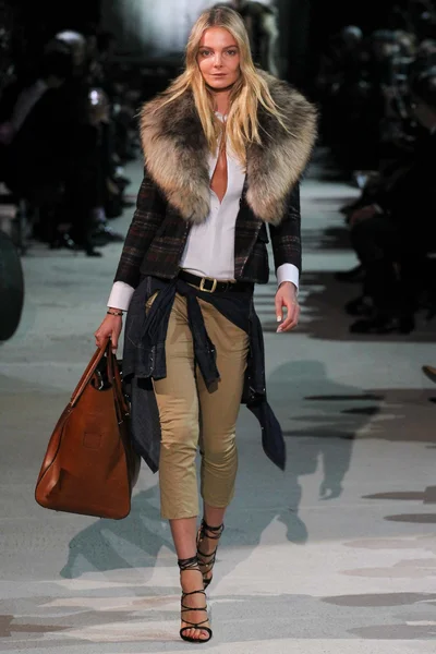 Look 18